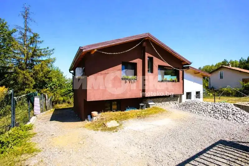 Detached house with 3 bedrooms in Lozen village with landscaped yard