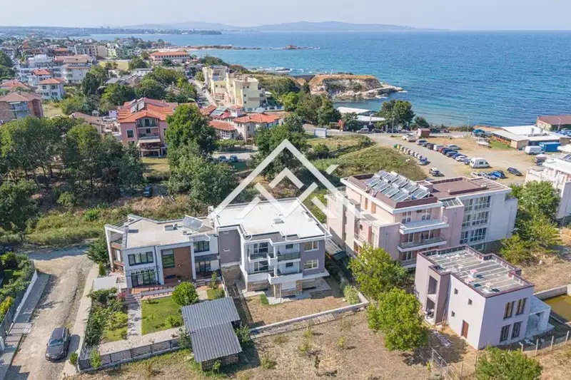 Three-storey house with 8 studios in Lozenets village, Tarfa