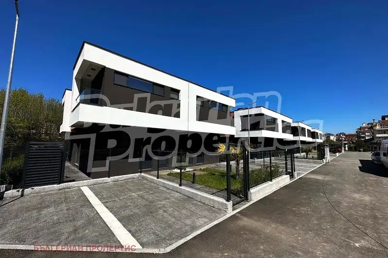 House in Burgas, Lozenec