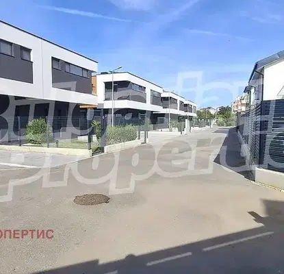Photo 3 — House in Burgas, Lozenec
