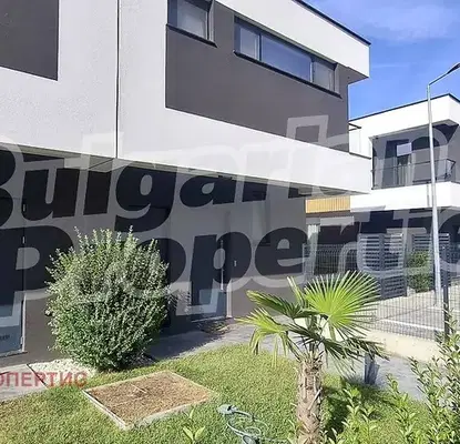 Photo 5 — House in Burgas, Lozenec