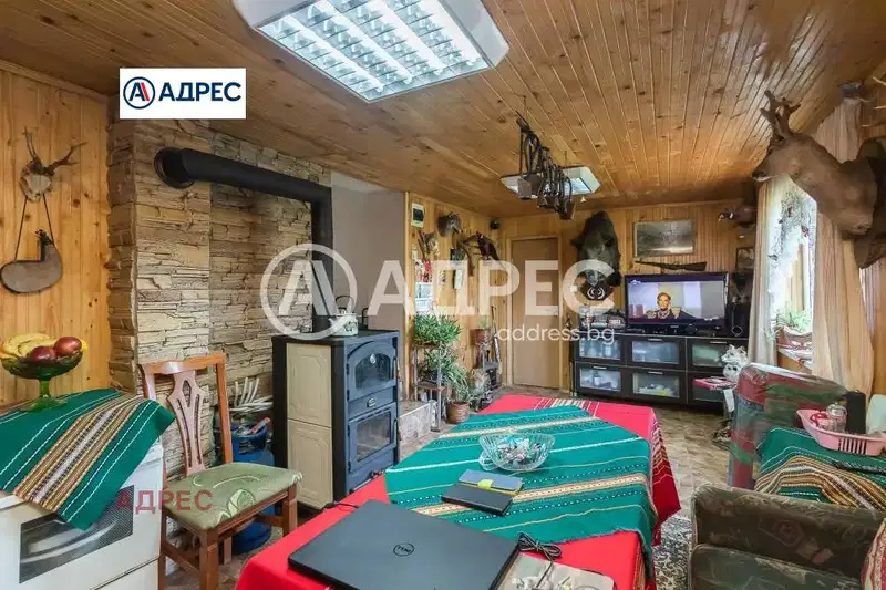 House with 4 bedrooms in Loznitsa village, Dobrich region, with large canopy