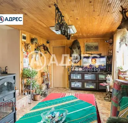 Снимка 2 — Къща с 4 спални в с. Лозница, област Добрич, с голям навес