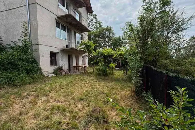 House in Pernik, Lyalinci
