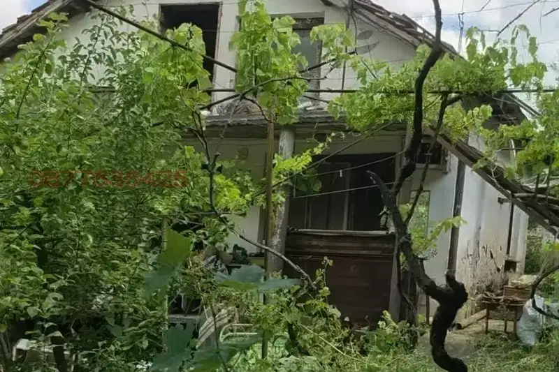 Къща с 3 стаи в с. Лютиброд, област Враца с двор