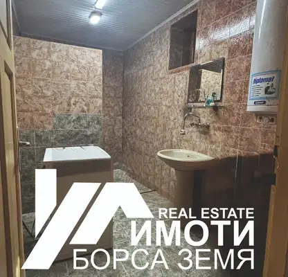 Снимка 3 — Тухлена къща с 4 стаи и голям двор в с. Макариополско