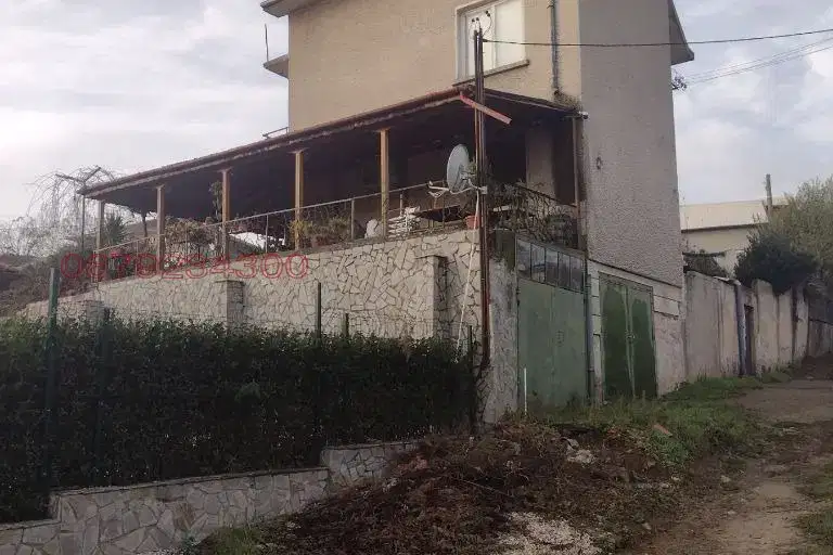 Къща с 5 стаи и гаражи в с. Малка Верея, обл. Стара Загора