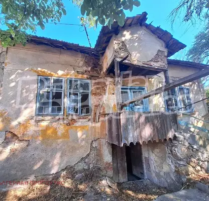 Снимка 3 — Къща с 4 стаи и двор в с. Мало село, област Кюстендил