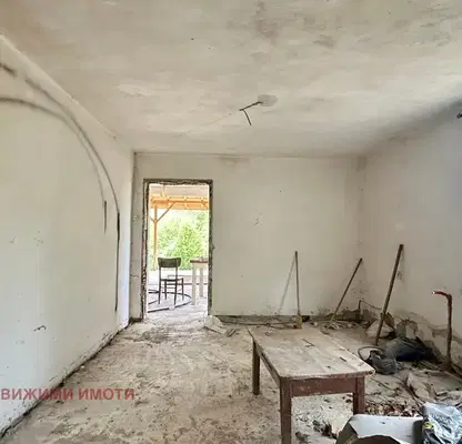 Снимка 4 — Къща с 5 стаи и голям двор в с. Мечковица, област Габрово