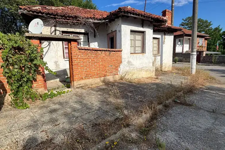 One-storey house with 4 rooms in Medovo village, large yard
