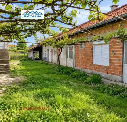 Снимка 3 — Просторна къща с двор 1350 кв.м в с. Милево, област Пловдив