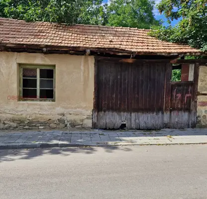 Снимка 4 — Къща с две сгради и голям двор в с. Мирково, област София