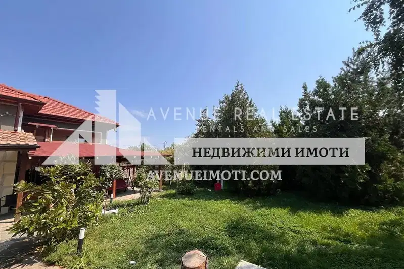 Къща с 5 стаи в с. Момино село, обл. Пловдив, с двор