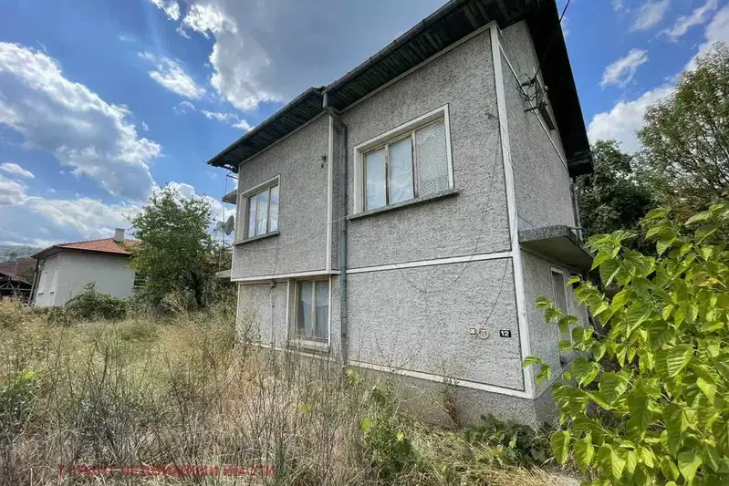 Two-storey house with 3 rooms and garage in Muzga village, Gabrovo region
