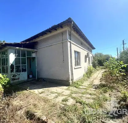 Снимка 2 — Къща с 3 спални в с. Нова Шипка, област Варна с голям двор