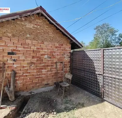 Снимка 3 — Къща с 3 стаи в с. Новачене с голям двор