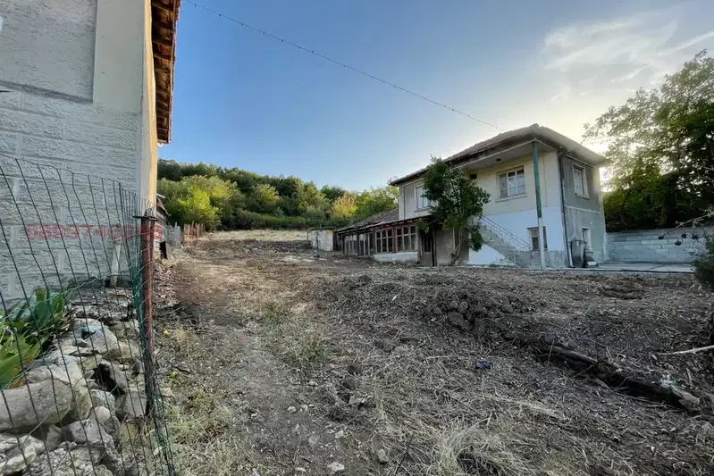 House with 2 rooms in Novakovo village, Plovdiv region with yard