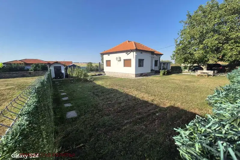 One-storey house with 3 bedrooms in Novo selo village, Veliko Tarnovo region