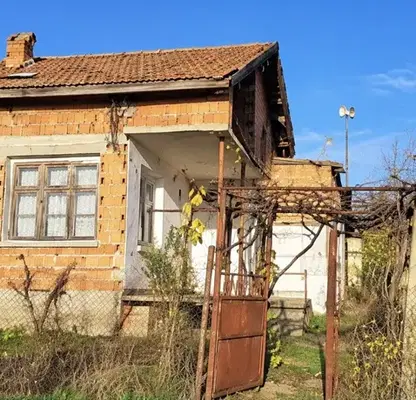 Photo 2 — One-storey house with yard in the village of Opan, Stara Zagora region