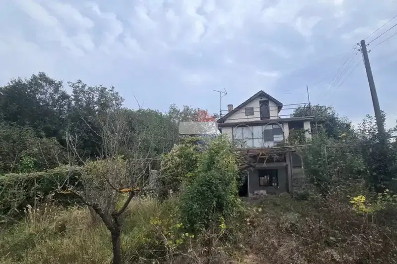 House with yard in Oreshak village, Varna region, near town