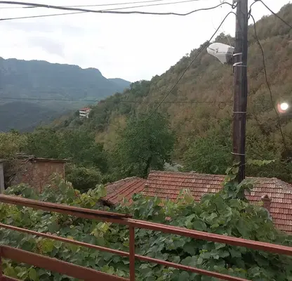 Снимка 4 — Двуетажна къща с 3 стаи и тераса в с. Орешец, обл. Пловдив