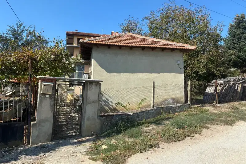 3-room house in Osenovo village, Varna region, with yard