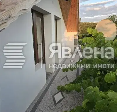 Снимка 4 — Триетажна къща с 7 стаи в с. Отец Паисиево, обл. Пловдив