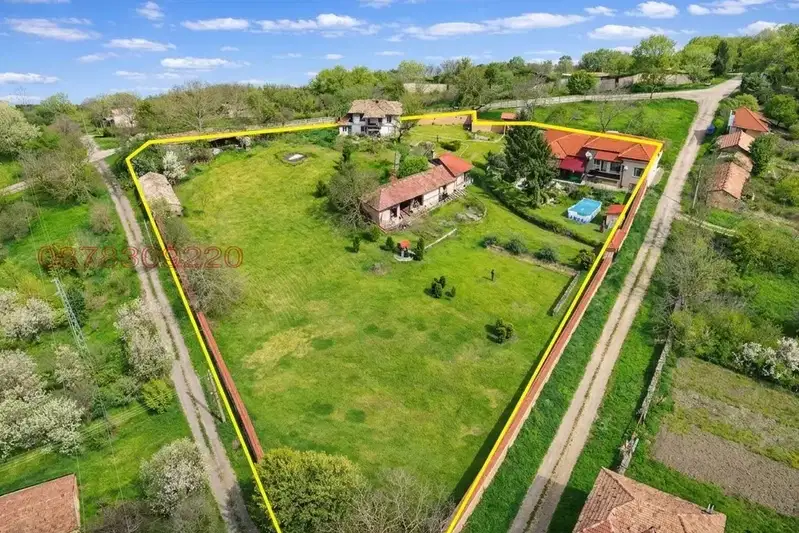 Spacious house with two buildings in Pas Kalevets village, Veliko Tarnovo region