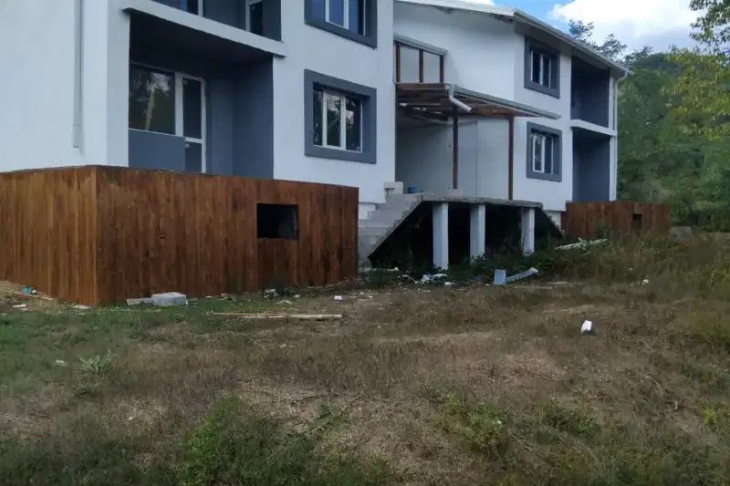 House with 12 rooms in Pastukh village, Kyustendil region with large yard