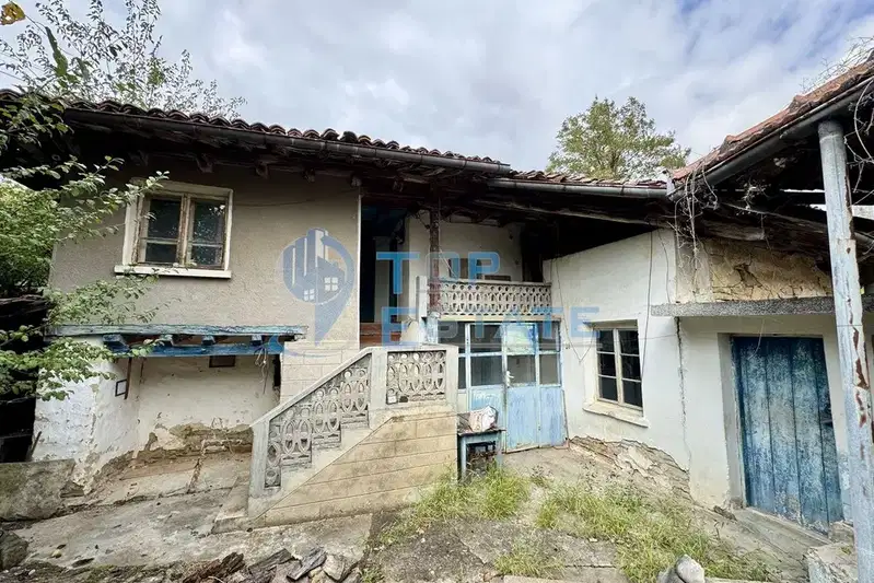 House with 4 rooms and large yard in Pchelishte village, Veliko Tarnovo region
