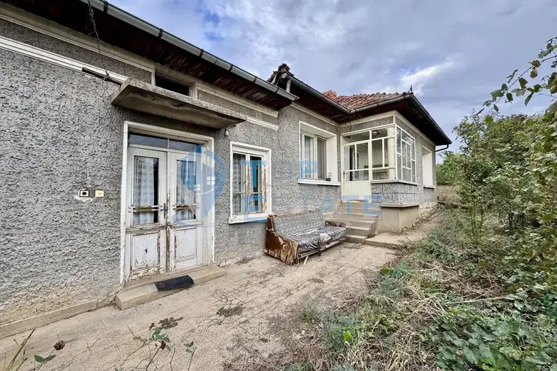 House with 2 bedrooms and large yard in Polikraishte village, Veliko Tarnovo region
