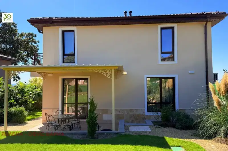 Two-storey house with 3 bedrooms in Priseltsi village, Varna with yard