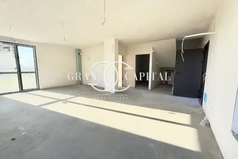 Two-storey house with 4 rooms and large veranda in Priseltsi village
