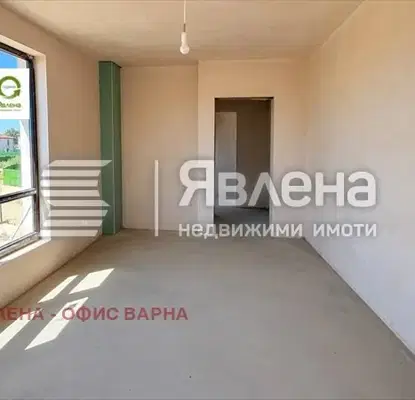 Photo 4 — House with 4 bedrooms in Priseltsi village, Varna region, with yard