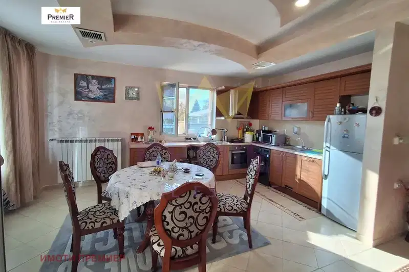 House in Varna, Priselci