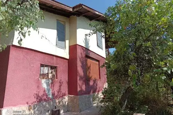 House in Pernik, Radui