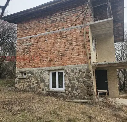 Снимка 2 — Къща с 3 етажа в с. Радуловци с гледка и ток, вода