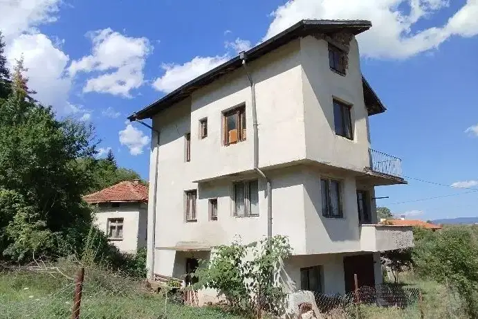 Four-storey house with garage in Rayovo village, Sofia region