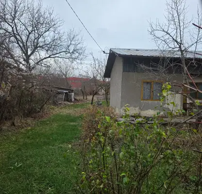 Снимка 2 — Малка къща с двор в с. Равно поле, област София