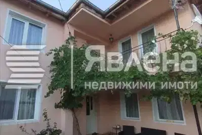 Двуетажна къща с двор в с. Розовец, област Пловдив