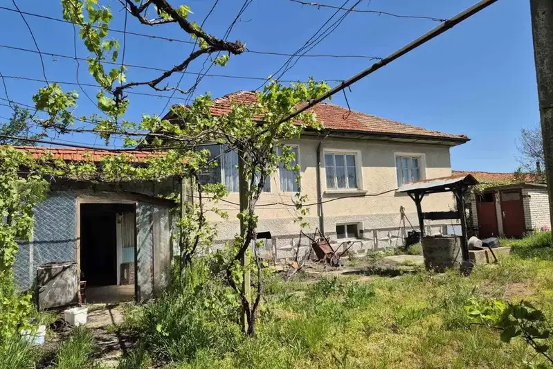 3-room house with yard in Ruzhevo Konare village, Plovdiv region