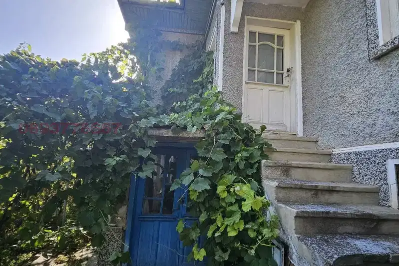 Two-storey brick house with yard in Sadina village, Targovishte region