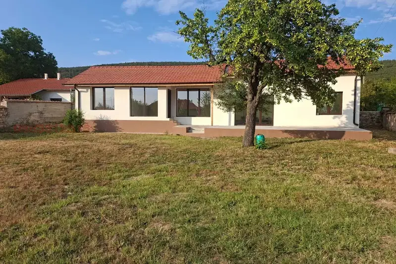 Renovated house with yard in Sarantsi village, Sofia region