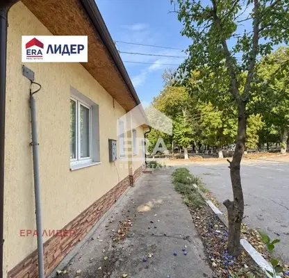 Снимка 4 — Масивна къща с двор в с. Семерджиево, област Русе