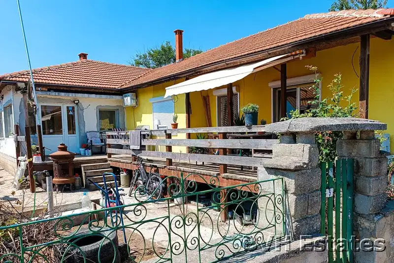 House with 3 bedrooms and large yard in Septemvritsi village, Dobrich region