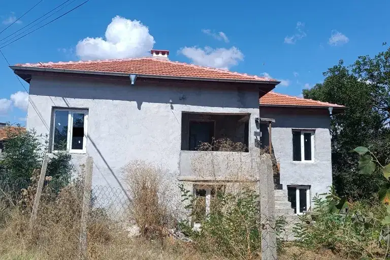 Къща с 3 стаи в с. Широка поляна, област Хасково