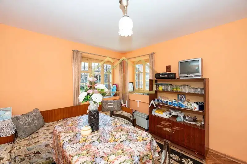 Two-storey house with yard in s. Shishmantsi, Plovdiv region