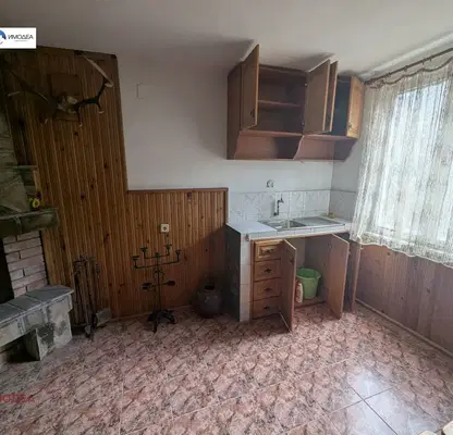 Снимка 4 — Къща с 4 стаи в с. Шодековци с южна веранда и тераса