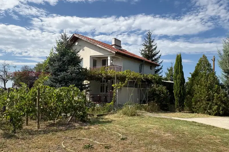 Two-storey house with 5 rooms in Sigmen village, Burgas region