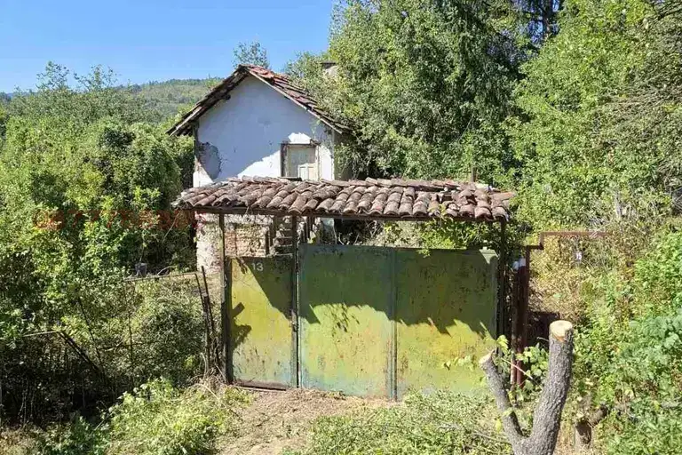 House with 2 rooms in Sirishtnik village, Pernik region